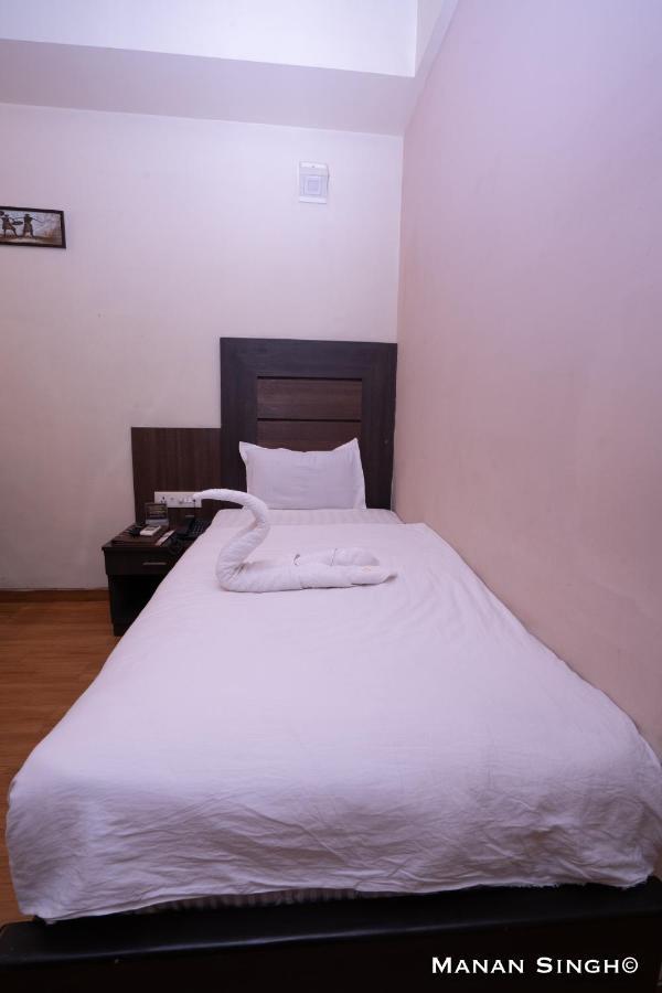 Hotel Samrat Jabalpur Exterior foto